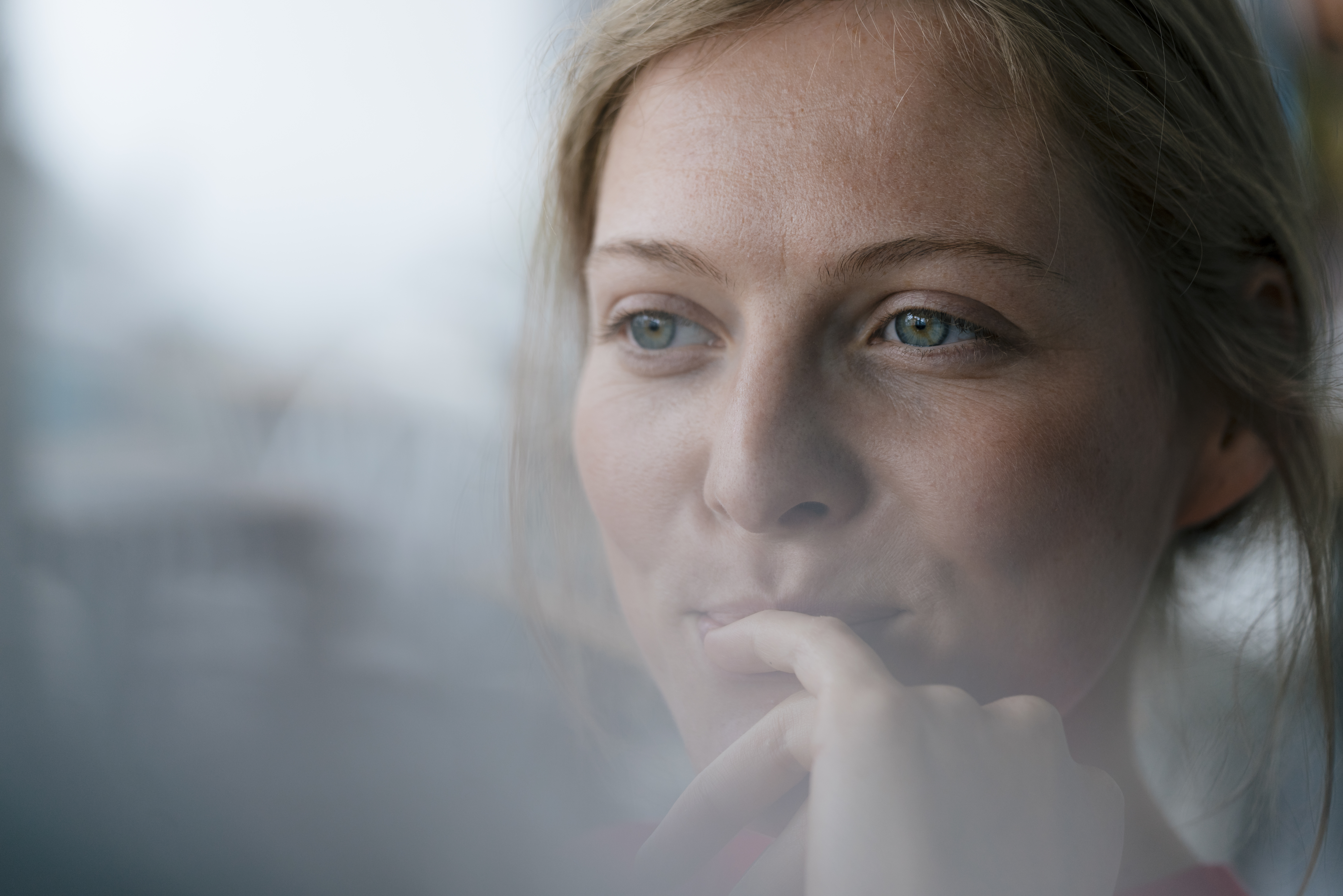 Portrait of smiling young woman looking sideways | Source: Getty Images